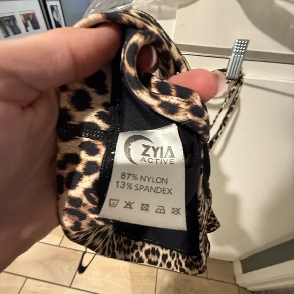 ZYIA Leopard Print Sports Bra - Picture 3 of 4